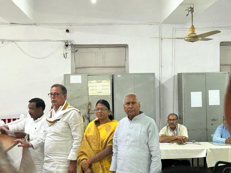 Sidhi : कांग्रेस प्रत्याशी कमलेश्वर पटेल ने भरा नामांकन, भीड़ के जरिए किया शक्ति प्रदर्शन