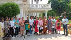 मध्यप्रदेश में परीक्षा के बाद भटक रही छात्राएं, डिप्टी सीएम के घर पहुंचकर दे दी चेतावनी nursing college