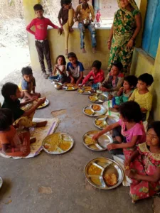 भीषण गर्मी में बंद किए गए आगनबाड़ी केन्द्र, बच्चों के लिए नई व्यवस्था