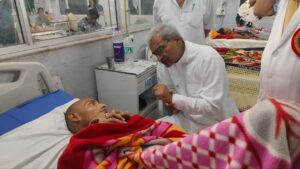 मस्क्युलर डिस्ट्रोफी पीडि़त मनीष यादव का सांसद ने अनशन समाप्त कराया muscular dystrophy sufferer Manish Yadav