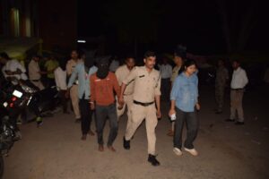 गैंगरेप के आरोपी कोर्ट में पेश, 3 जेल गए और पांच रिमांड पर