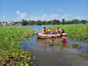 - एसडीआरफ ने करीब चार घंटे के रेस्क्यू के दौरान बाहर निकाला
