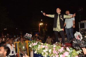 साजन प्रीत लगाकर दूर देश मत जाओ… गायक कैलाश खेर के गानों में देर रात तक झूमे लोग