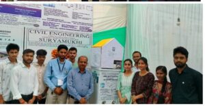 रीवा। शासकीय इंजीनियरिंग कालेज के सिविल ब्रांच के छात्रों ने पानी शोधन स्वाद मॉडल विकसित किया है। छात्रों ने कबाड़ और रिसाइकल्ड पदार्थों से आधी लागत में पानी से पेस्टीसाइड, कार्सिनोजेनिक मेटल और वीओसी हटाने वाला स्मार्ट सेंसर युक्त वाटर प्युरीफायर तैयार किया है। रीवा इंजीनियरिंग कॉलेज के सिविल विभाग में तृतीय वर्ष में अध्यनरत छात्रों के समूह द्वारा स्मार्ट वाटर एक्विटल अपैरल्स डेवलपमेंट नामक माडल विकसित किया है। इस आधुनिक वर्किंग मॉडल का सिविल इंजीनियरिंग विभाग में कालेज के प्राचार्य डॉ. बीके अग्रवाल, विभागाध्यक्ष डॉ. आरपी तिवारी, वरिष्ठ प्राध्यापक डॉ. डीके सिंह सहित अन्य प्राध्यापकों की मौजूदगी में लोकार्पित किया गया। प्राचार्य ने कहा कि पीने के पानी की शुद्धता मनुष्य की मूलभूत आवश्यकताओं में से एक है किंतु निरंतर बढ़ते शहरी व औद्योगिक प्रदूषण एवं कृषि में ज्यादा पेस्टीसाइड के उपयोग के कारण सतही और भूगर्भ जल दिनोंदिन दूषित हो रहा है। इसमें विषाक्त तत्वों तथा कैंसरकारी धातु अधातुओं की अधिकता होने से पानी जनित बीमारियां भी बढ़ रही हैं। इसी समस्या के समाधान के लिए कालेज के सिविल विभाग के छात्रों द्वारा बनाया गया यह अनोखा मॉडल परंपरागत आरओ एवं वाटर प्यूरीफायर की तुलना में उन्नत तथा रिसाइकिल्ड पदार्थों जिसमें फाइन ग्लास फाइबर, कार्बन ग्रेन्यूल्स एवं हवा शुद्ध करने में उपयोग होने वाले आधुनिक हेपा फिल्टर के जैसे पदार्थों का उपयोग करता है। जिससे यह पानी में मौजूद विषैले पेस्टीसाइड, कैंसरकारी धातु और अधातुओं के अवशेष,वास्पशील कार्बनिक यौगिकों, अनचाहे रंग तथा ऑडर एवं फ्री क्लोरीन को उच्च दक्षता में हटाता है। इस मॉडल की खूबी यह है कि इसे परंपरागत वाटर प्यूरीफायर की लगभग आधी कीमत में विकसित किया गया है साथ ही यह शुद्ध किए गए पानी का रियल टाइम में टीडीएस व तापमान डिजिटली प्रदर्शित करता है। हाल ही में मनाए गए तीन दिवसीय हीरक जयंती उत्सव की टेकफेस्ट प्रदर्शनी में भी इसे लगाया गया था। - इन छात्रों ने किया है तैयार यह मॉडल सिविल विभाग के विभागाध्यक्ष डॉ आरपी तिवारी के निर्देशन तथा प्रो रजनीश चतुर्वेदी के तकनीकी समन्वयन में सिविल ब्रांच के पांचवें सेमेस्टर के छात्रों अंश श्रीवास्तव , वेदप्रकाश विश्वकर्मा, गिरीश रजक, अभिजीत त्रिपाठी, शिवानी सेन, पूजा सिंह, स्वेता तिवारी, नित्य सोहगौरा, निखिल मिश्रा, सेजल झंझोट एवं निशांत द्विवेदी की टीम द्वारा विकसित किया गया। विभाग में इसके सुचारू इंस्टालेशन में प्राध्यापक डॉ डीके जैन, भारत पेंसनर न्यास के अध्यक्ष एसबी परिहार तथा विभाग के स्किल असिस्टेंट कुशेंद्र मिश्र ने विशेष सहायता प्रदान की है। ----------