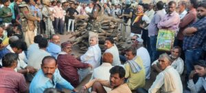 हत्या के विरोध में बाजार बंद, टीआई को सात दिन की छुट्टी पर भेजा गया Market closed in protest against murder, TI sent on seven days leave
