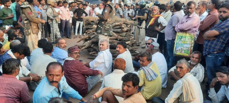 Market closed in protest against murder, TI sent on seven days leave