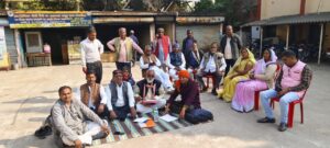 जिला पंचायत में सदस्यों का अनशन, रात में भी डटे रहे Many District Panchayat members remained on strike till late night,