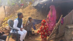 रीवा में फैली अनजान बीमारी, मरीजों से मिले विधायक ने कहा एम्स में कराएंगे उपचार MLA came to meet the family suffering from muscular dystrophy