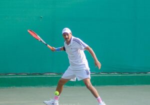 मास्टर्स टेनिस टूर्नामेंट खेलने फ्लोरिडा जाएंगे 65 वर्ष के रीवा के ओपी दीक्षित Rewa's OP Dixit will go to Florida to play Masters Tennis Tournament