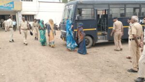 मऊगंज कांड : महिलाओं और नाबालिगों को भेजा जेल, पुलिस की लापरवाही पर जांच नहीं मऊगंज