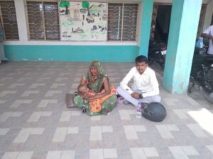 आदिवासी महिला सरपंच की किसी ने नहीं सुनी तो धरने पर बैठी Hurt by the lack of action despite the assurance of the District Panchayat CEO