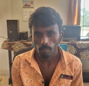 लड़की की आवाज में लड़कों को फंसाता था युवक, स्कैनर भेज खाते में मंगवाता था रुपए The young man used to trap boys by using a girl's voice, he used to send money to his account by sending a scanner