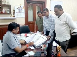 नॉन के 110 करोड़ के घोटाले की जांच रिपोर्ट फाइलों में कैद - कांग्रेस पार्टी के प्रतिनिधि मंडल ने संभागायुक्त को ज्ञापन के साथ जांच रिपोर्ट भी सौंपी