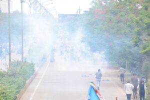 NSUI के छात्र प्रदर्शन करने निकले तो पुलिस ने आंसू गैस और लाठियां बरसाई Allegations of derailment of examination system and indifference in solving problems of students