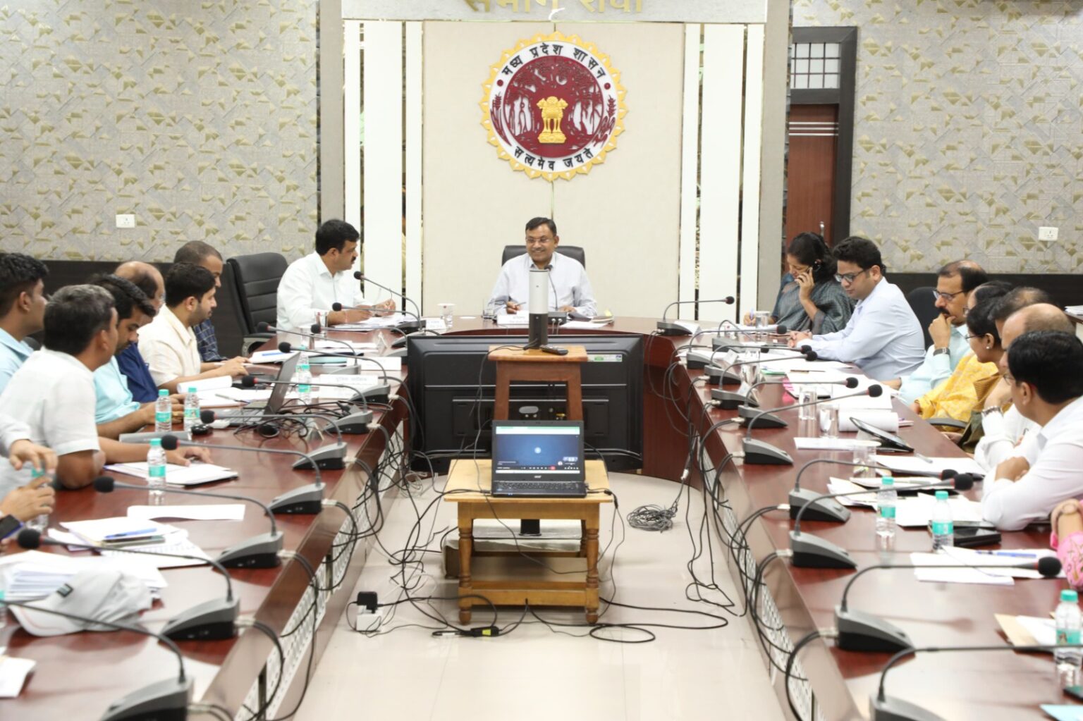 Land acquisition should be reviewed every week