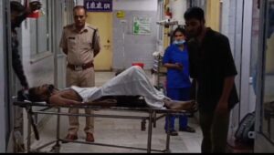 दो गुटों में गैंगवार, हथियारों से लैश युवकों ने किया हमला, फायरिंग की सूचना 