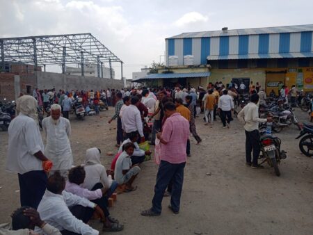 Hungry and thirsty farmers lined up for fertilizers