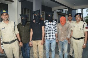 हाइवे में सावधान रहें! लुटेरों की एक गैंग को रीवा पुलिस ने पकड़ा The SP made the disclosure in the police control room, information is being gathered about the gang of accused.