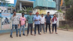 यूपी-बिहार से आ रहे कचरे का विरोध, अनुबंध निरस्त करने की मांग Municipal officials reached the spot after locals protested.