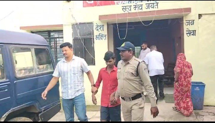 युवती की आबरू लूटने के बाद मुंबई में छिपा था आरोपी, पुलिस पकड़ लाई वापस Baikunthpur police took action, the accused had raped the woman on the pretext of marriage.