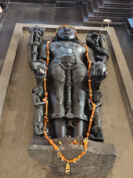 The statue is 8.5 meters long and 3.7 meters wide.