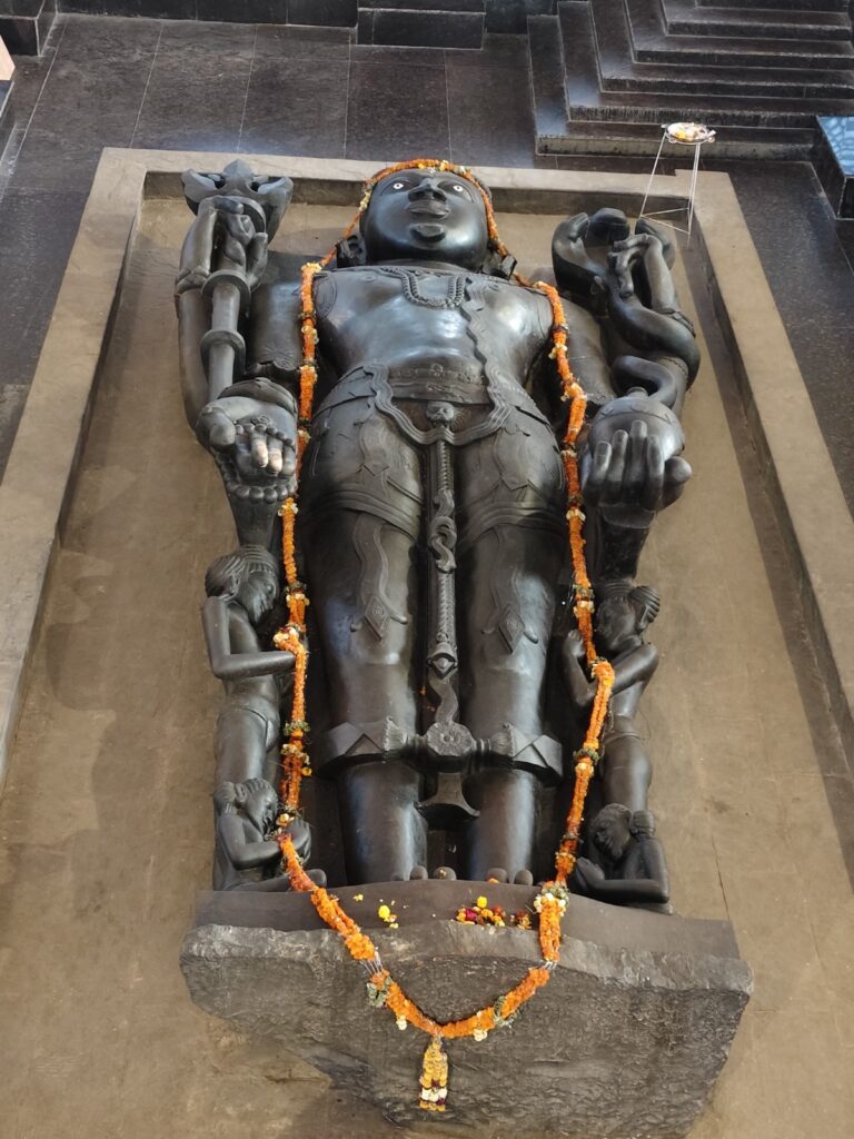 The statue is 8.5 meters long and 3.7 meters wide.