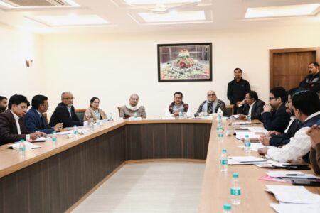 Railway General Manager along with officials reached Rewa, meeting with public representatives and officials