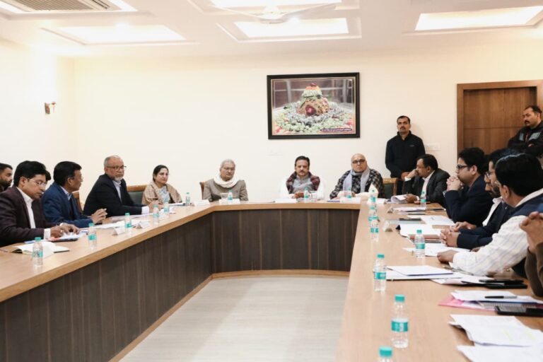 Railway General Manager along with officials reached Rewa, meeting with public representatives and officials