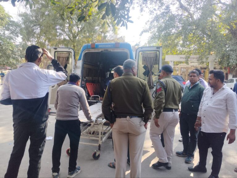 Heartbreaking accident near Koshtha of Raipur Karchulian, they were returning after distributing wedding cards.