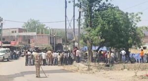 सीधी के अमिलिया में आंबेडकर जयंती के दौरान बवाल, थाने में तोड़फोड़; इलाके में फैला तनाव It was reported that around a hundred people entered the police station and pelted stones.