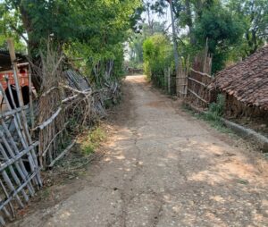 सीधी के बड़खरा गांव में सड़क पर अतिक्रमण से बढ़ा विवाद, एंबुलेंस और फायर ब्रिगेड का रास्ता बाधित