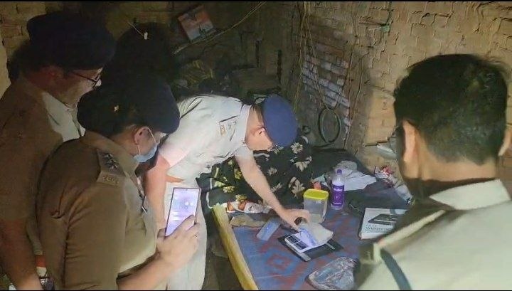 मध्यप्रदेश : मऊगंज के बाद रीवा में 10 करोड़ की एमडी ड्रग्स बरामद रीवा के सोनवर्षा गांव में पुलिस द्वारा 3 किलो एमडी ड्रग्स की बरामदगी और 10 करोड़ की जब्ती