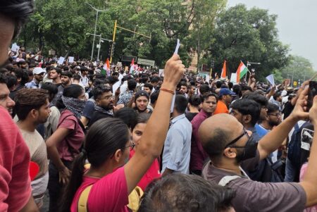 CJP Protest : जंतर मंतर में बढ़ती भीड़ देख झुकी सरकार, बातचीत के लिए तैयार जंतर मंतर में बढ़ती भीड़ देख झुकी सरकार