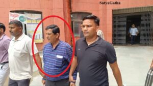रिटायरमेंट से एक दिन पहले लोकायुक्त के जाल में फंसे नगर निगम के AE, 6 हजार की रिश्वत लेते रंगे हाथ गिरफ्तार रिटायरमेंट से एक दिन पहले लोकायुक्त के जाल में फंसे नगर निगम के AE, 6 हजार की रिश्वत लेते गिरफ्तार