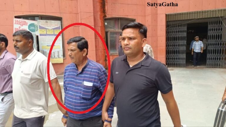 रिटायरमेंट से एक दिन पहले लोकायुक्त के जाल में फंसे नगर निगम के AE, 6 हजार की रिश्वत लेते रंगे हाथ गिरफ्तार रिटायरमेंट से एक दिन पहले लोकायुक्त के जाल में फंसे नगर निगम के AE, 6 हजार की रिश्वत लेते गिरफ्तार