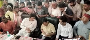 स्वतंत्रता दिवस के पहले BJP विधायक दिव्यराज सिंह धरने पर बैठे जवा में अव्यवस्थाओं पर भड़के विधायक दिव्यराज सिंह, 6 घंटे धरने पर बैठे; कलेक्टर के आश्वासन पर माने