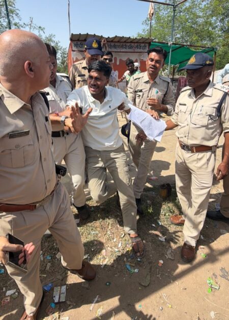 भूख हड़ताल शुरू होते ही पुलिस ने हटाया एनएसयूआई का टेंट, कार्यकर्ता हिरासत में nsui rewa